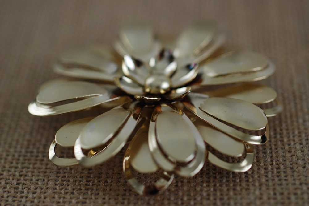 Vintage Large Gold Tone Metal Flower Brooch - image 4