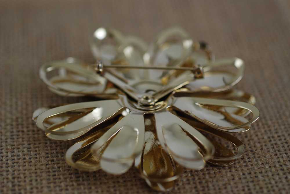 Vintage Large Gold Tone Metal Flower Brooch - image 5