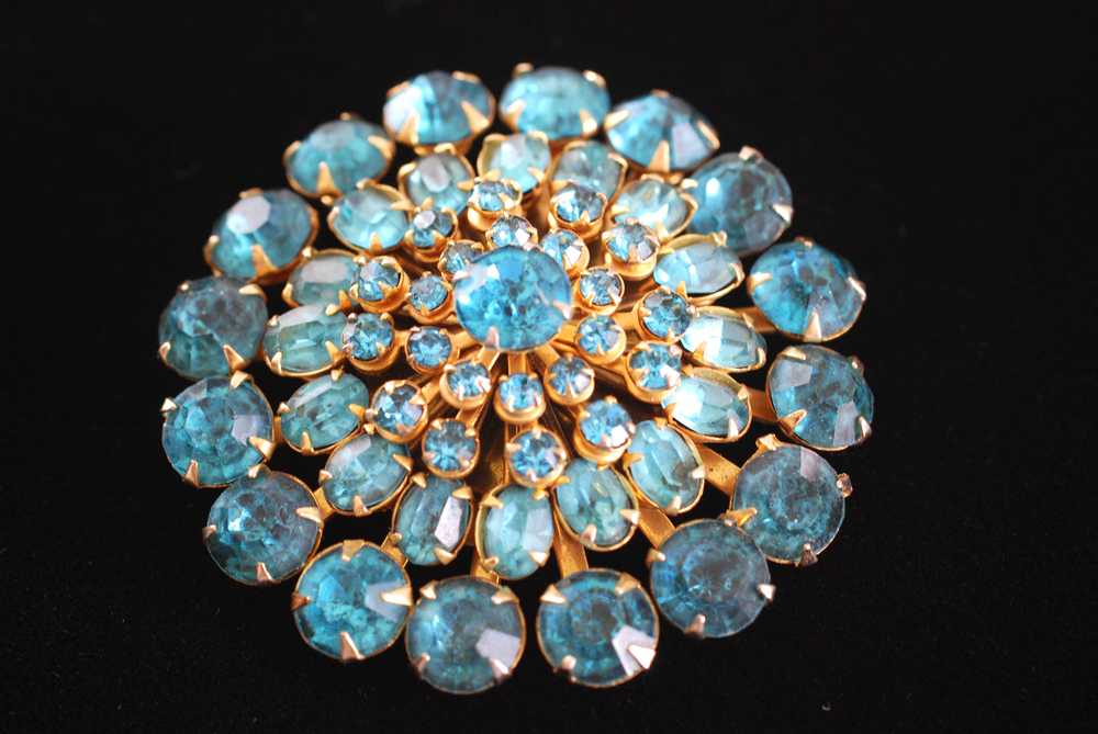 Vintage Aqua Rhinestone Starburst Dome Brooch - image 2