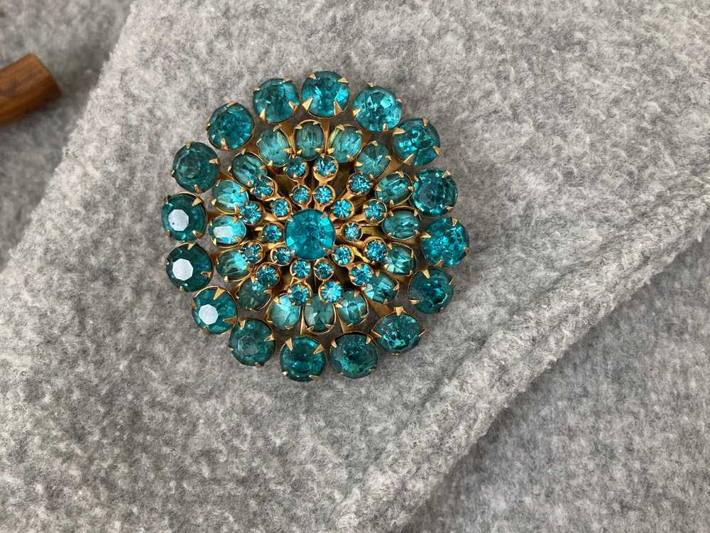 Vintage Aqua Rhinestone Starburst Dome Brooch - image 3