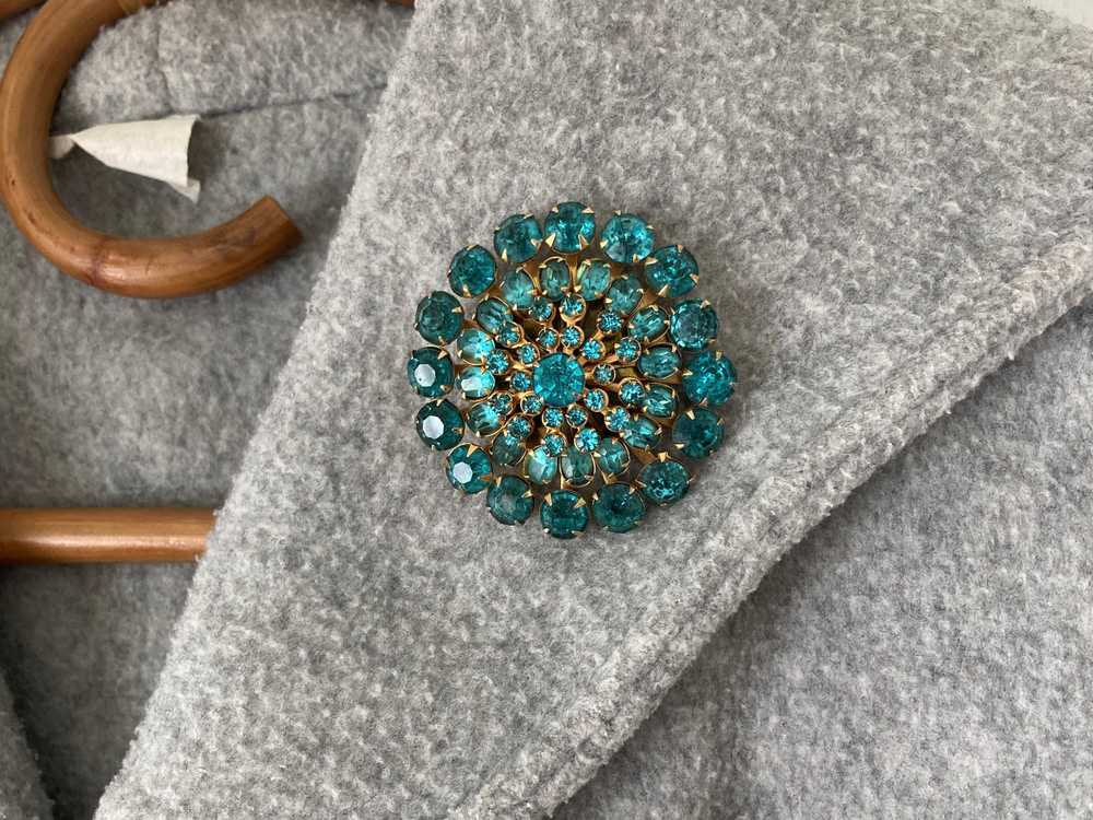 Vintage Aqua Rhinestone Starburst Dome Brooch - image 4