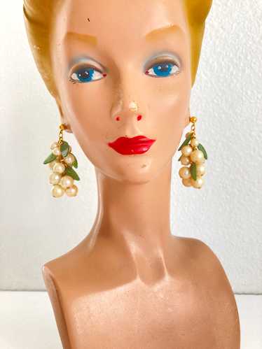 Avon Pearl Grape Cluster Earrings w/Green Leaves