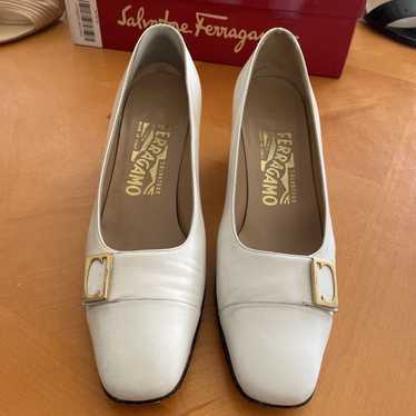 salvatore ferragamo, vintage white heels, size 6