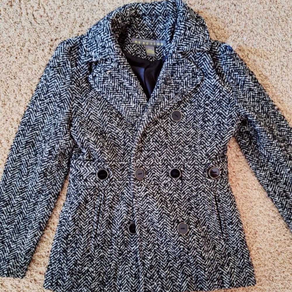 Kenneth Cole Reaction Woman's Coat
Size: Small - image 1