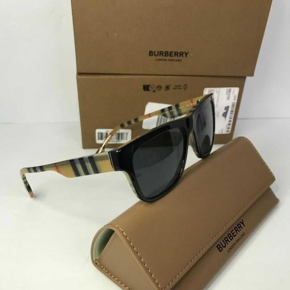 Burberry Sunglasses - image 6