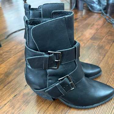 Black boots size 10