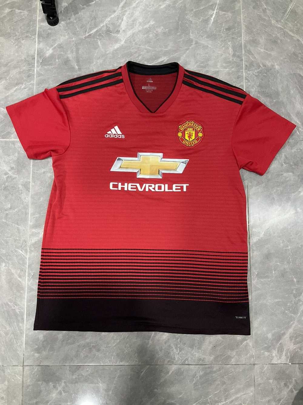 Manchester United × Soccer Jersey × Streetwear Je… - image 1