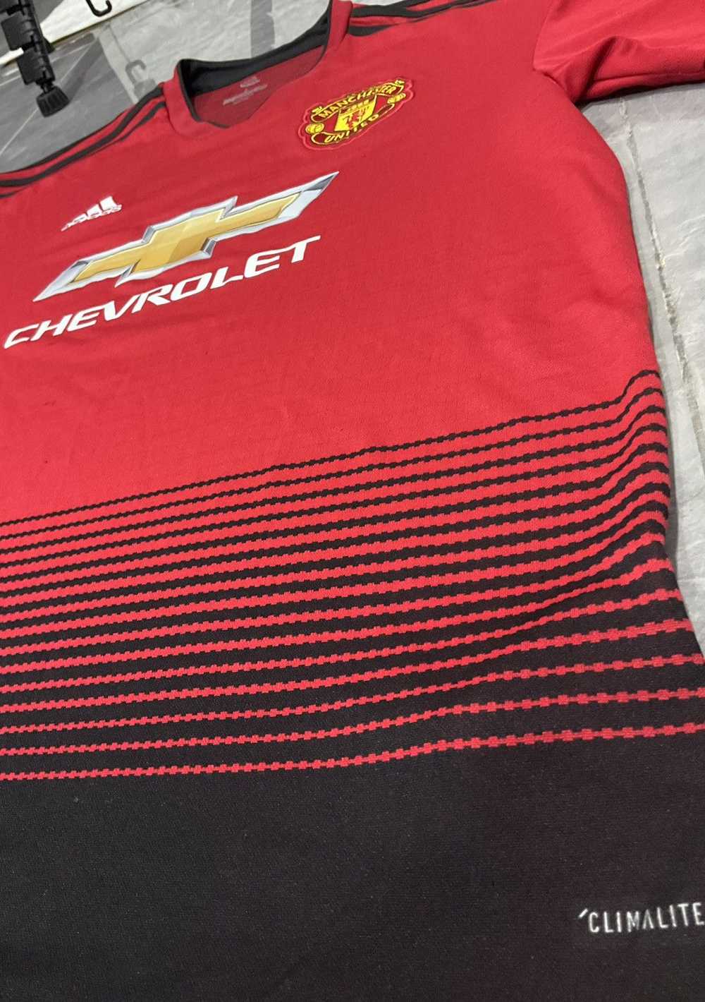 Manchester United × Soccer Jersey × Streetwear Je… - image 5