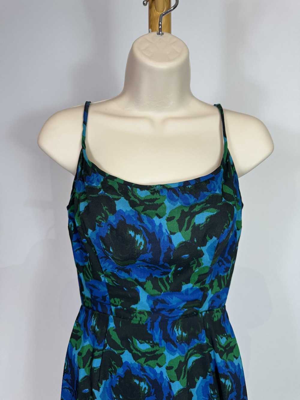 1950s - 1960s Blue Rose Floral Wiggle Dress - image 2