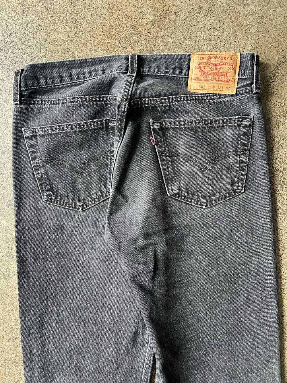 1990s Levi's 501 Faded Black Jeans 32" x 32.5" - image 5