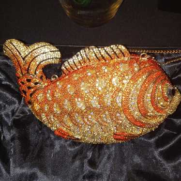 Rhinestone fish clutch