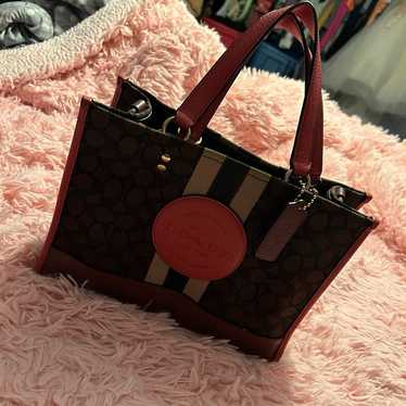 Absolutely beautiful Coach shoulder bag purse