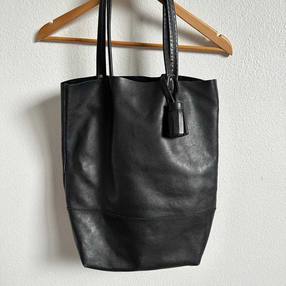 8.6.4 Leather Tote - image 1