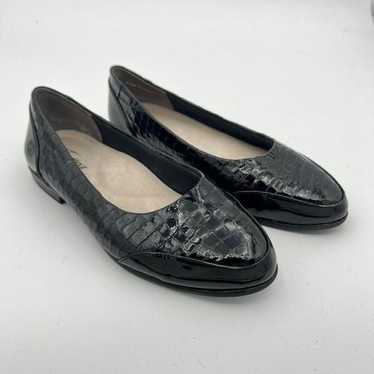 Trotters Shoes Women's 7.5 Black Arnello Flat Shoe
