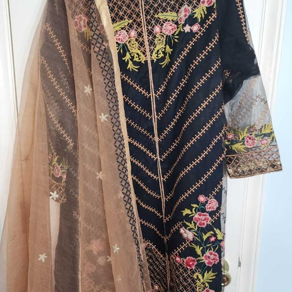 Pakistani shalwar kameez - image 1