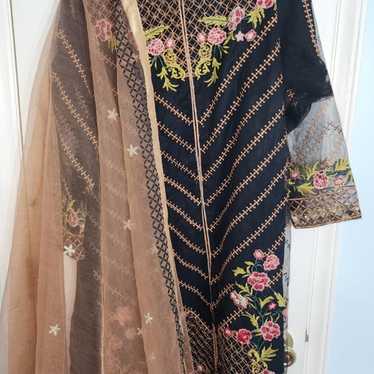 Pakistani shalwar kameez - image 1