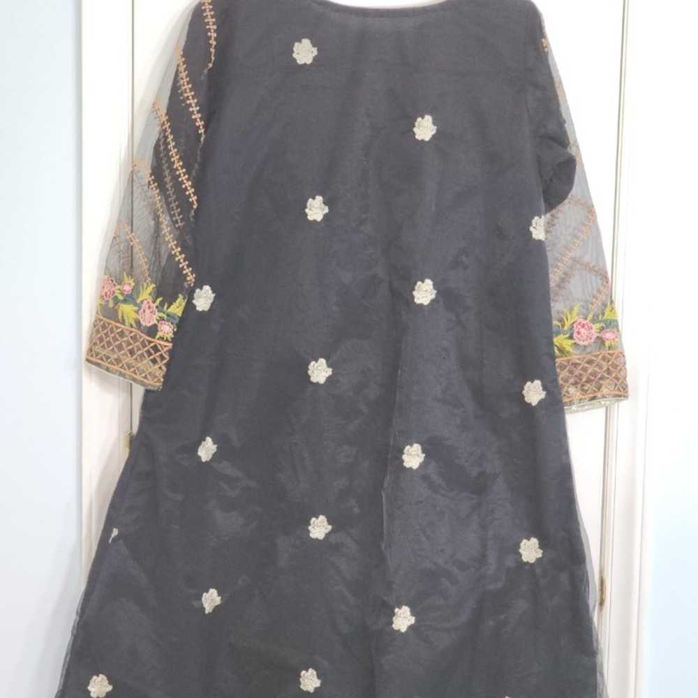 Pakistani shalwar kameez - image 4