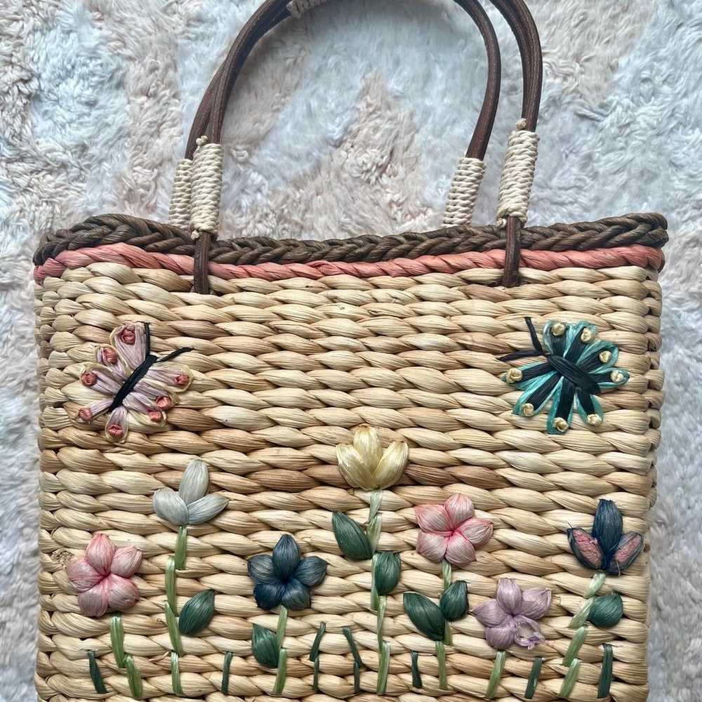 Vintage natural straw purse with butterfly and fl… - image 1