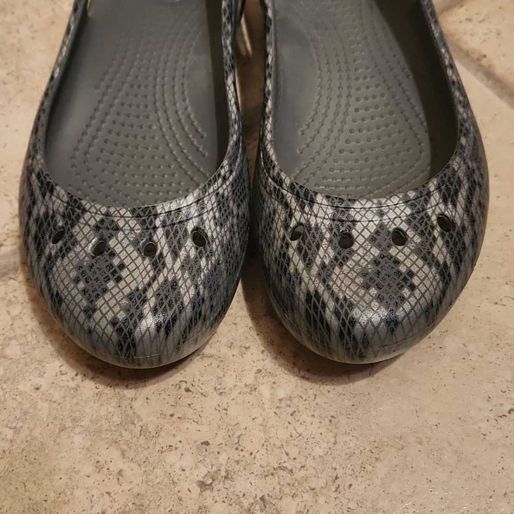 Crocs Women's "Kadee" Gray & Black Snakeskin-Prin… - image 3