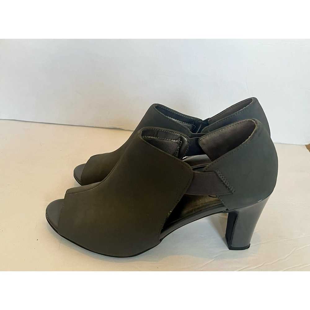 Life Stride Open Toe and Side Bootie Heel Size 8 M - image 4