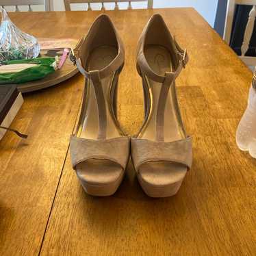 Jessica Simpson beige high heel pumps
