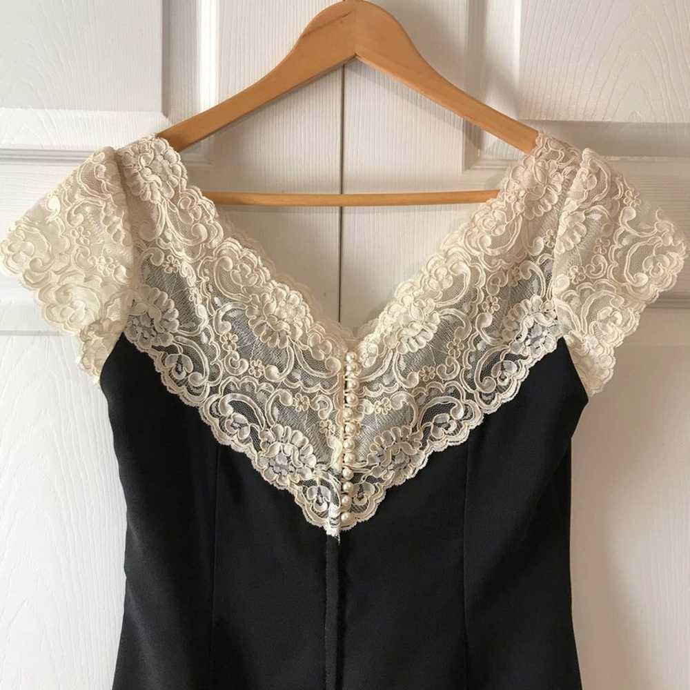Victorian lace and pearl dress Vintage - image 4