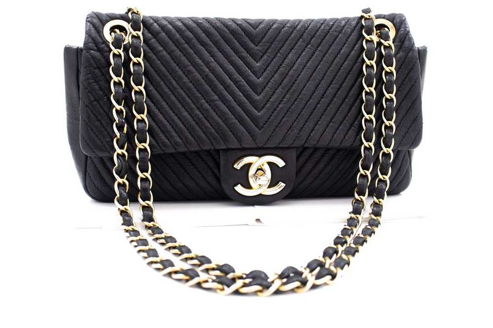 Chanel Chanel Chevron V-Stitch Leather Chain Shou… - image 2