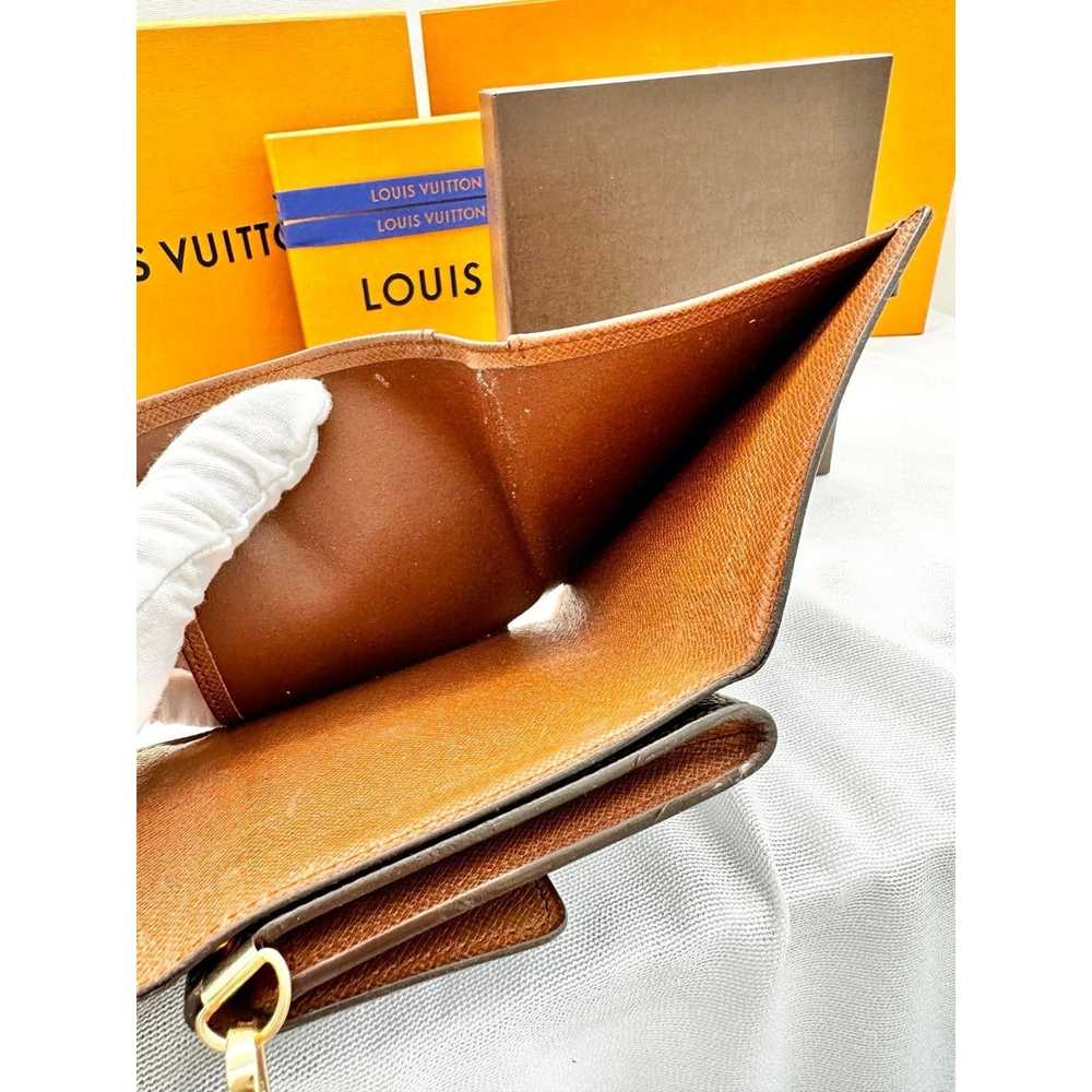 Louis Vuitton Louis Vuitton Crossbody Wallet - image 8