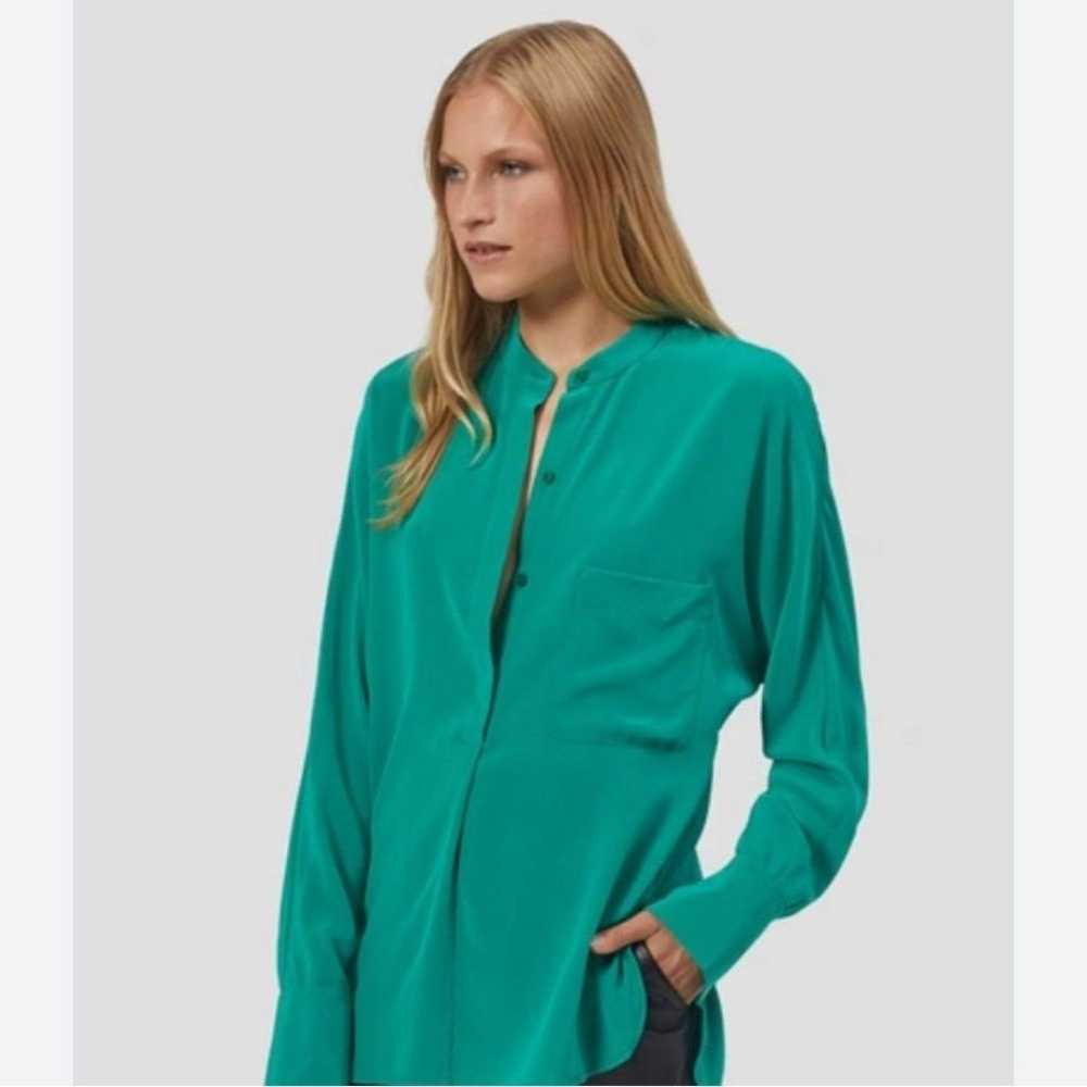 Equipment Femme Marche Long Sleeve 100% Silk Blou… - image 1