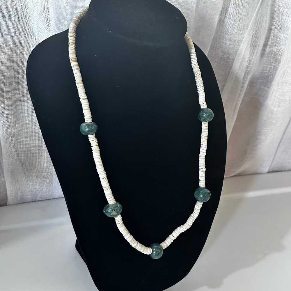 Vintage Malachite & White Heishi Shell Necklace w… - image 4