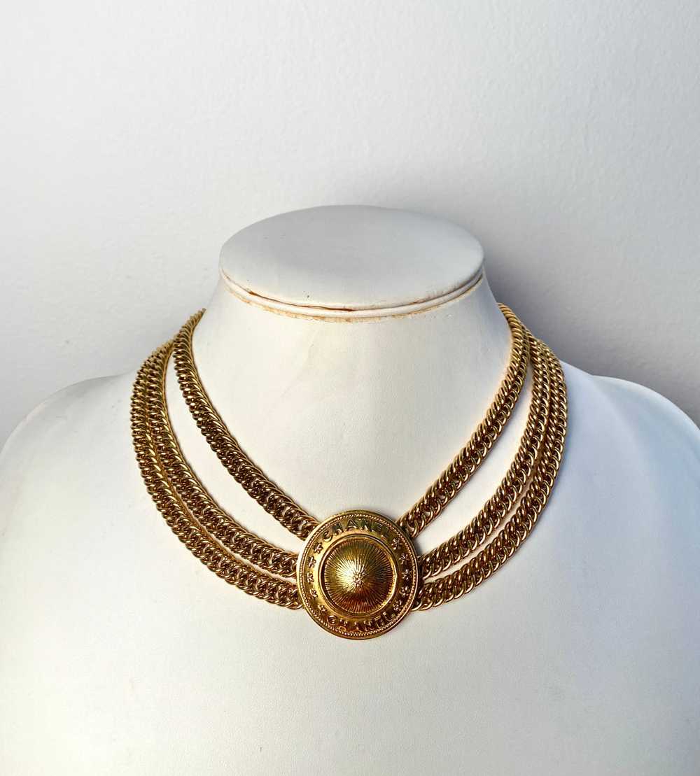 1980s Chanel Gold Medallion Necklace - image 6