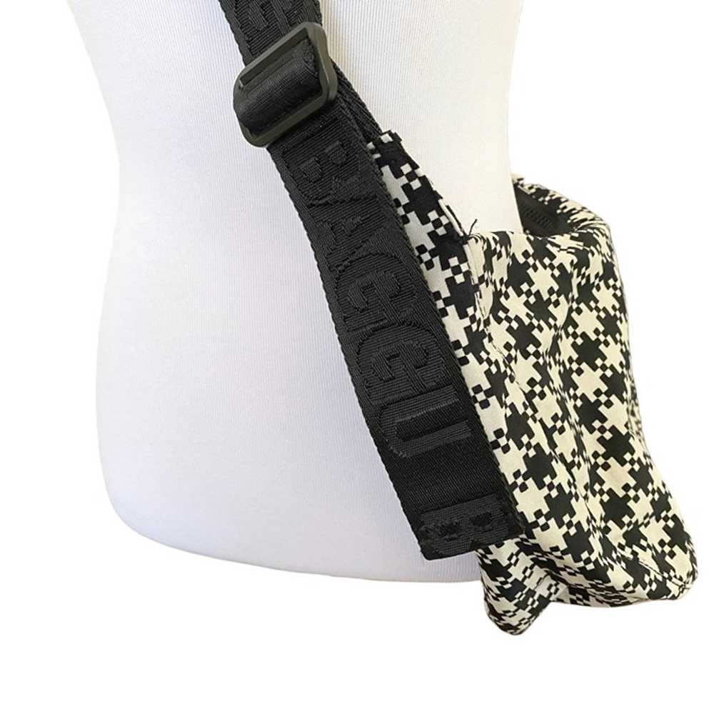 Baggu Medium Crescent Bag in Black & White Pixel … - image 2