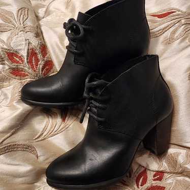 UGG Leather Boots heels in black