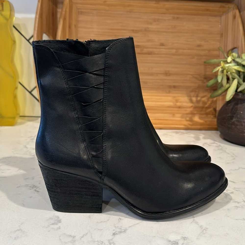 Hardy Luxurious Black Leather Ankle Boot Block He… - image 3