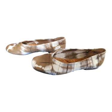 Korks Palmer Pleated Canvas Flats in Taupe & Whit… - image 1