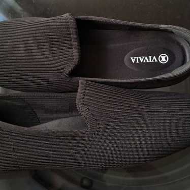 Vivaia square toe flats black