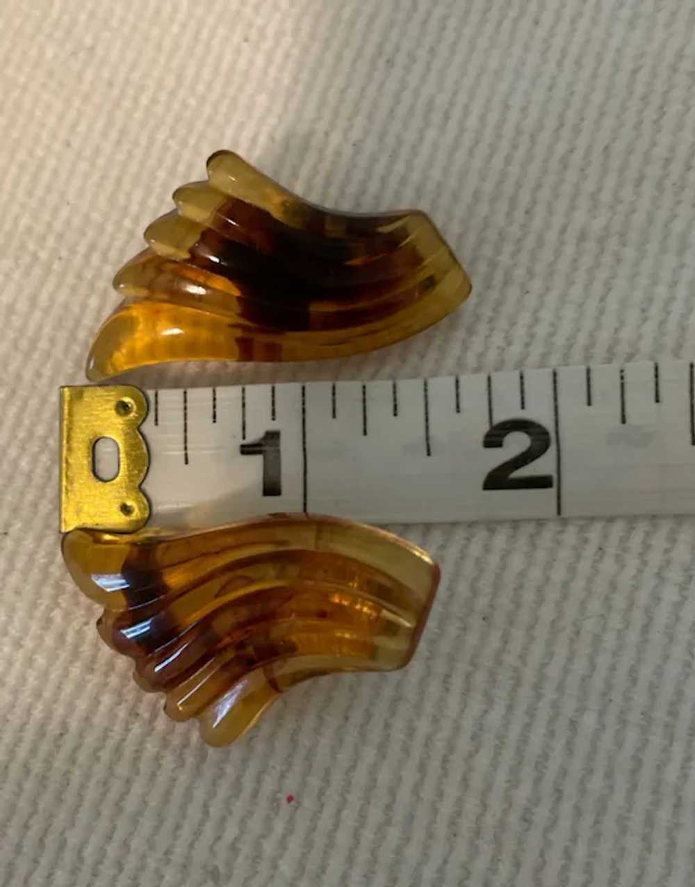 Vintage Amber Carved Bakelite Clip-on Earrings - image 3