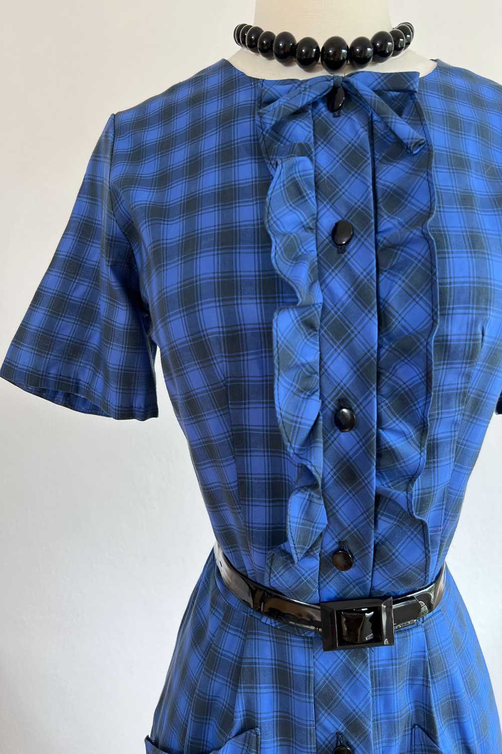 Vintage 1950s Dress - SMART! Blue Black Plaid Fan… - image 4