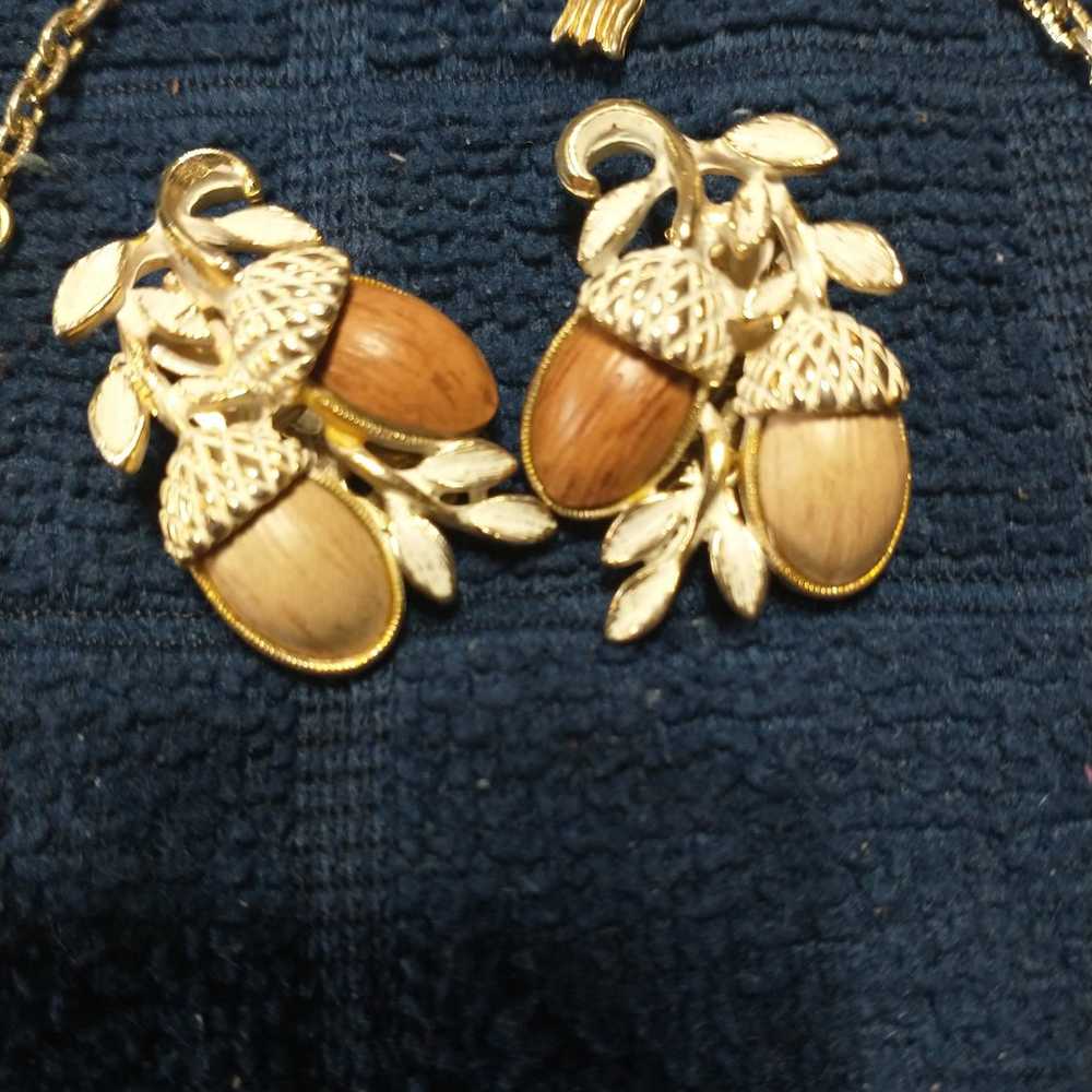 Vintage Coro Gold Toned Acorn Necklace And Earrin… - image 2