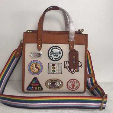 Field Tote 22 With Patches