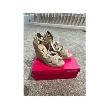 Shoedazzle Earlina Wedges Size 10