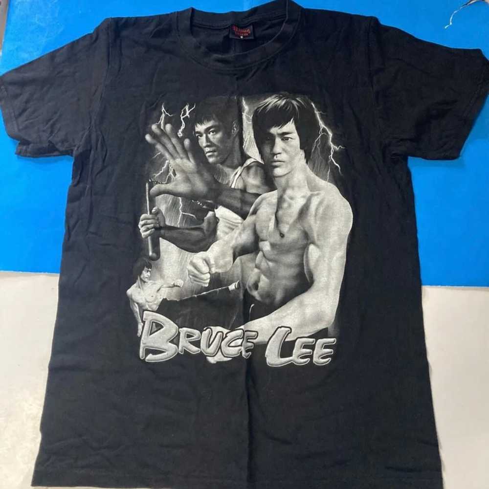 *Vintage* Bruce Lee Roman Tiriam Black Graphic T-… - image 1