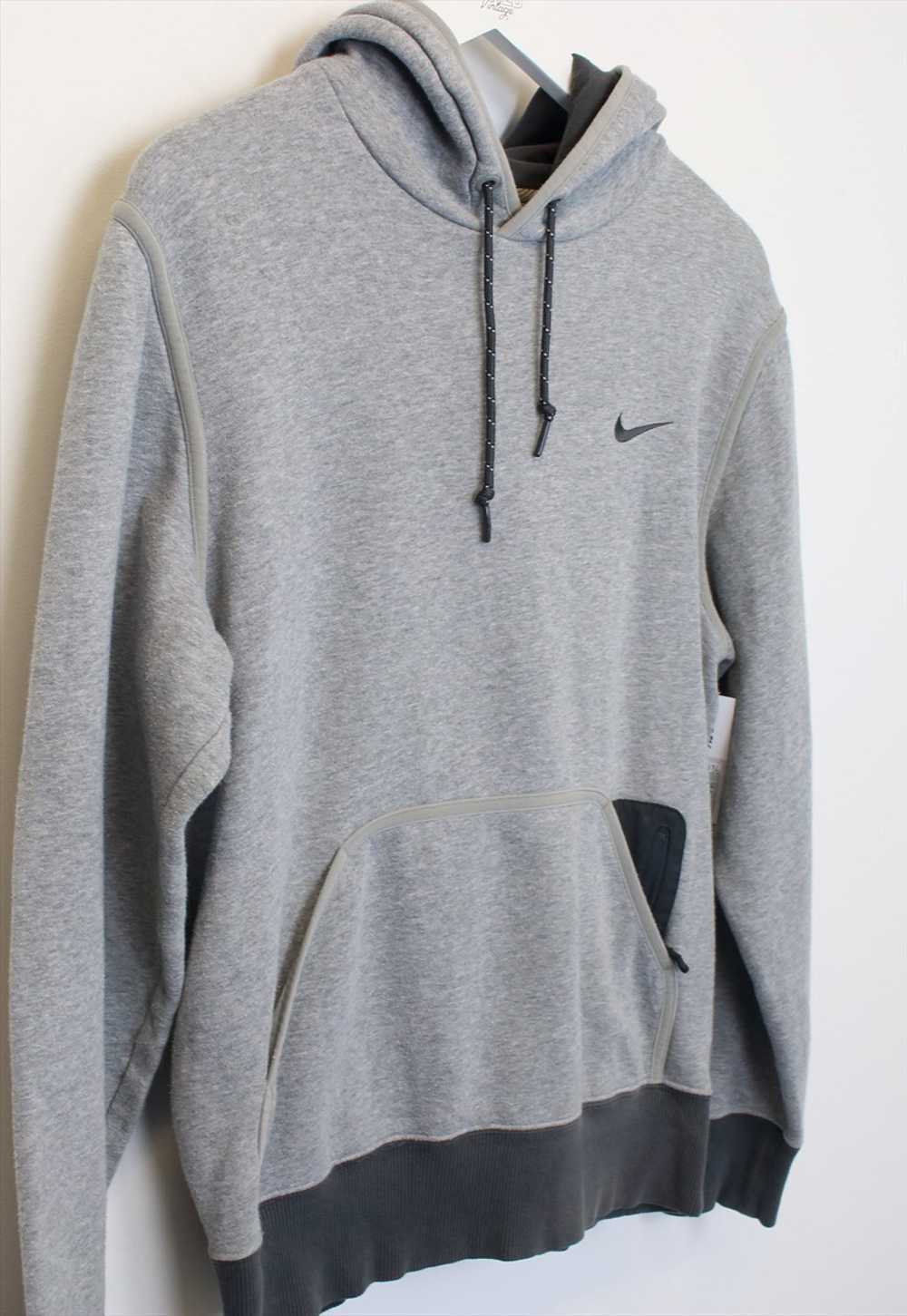 Vintage Nike hoodie in grey. Best fits S - image 2