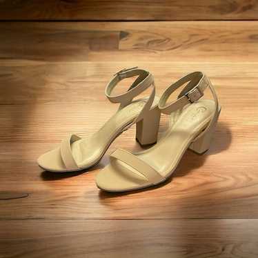 Comfort C Est. 1946 Tan/Nude Strappy Heels Size 9