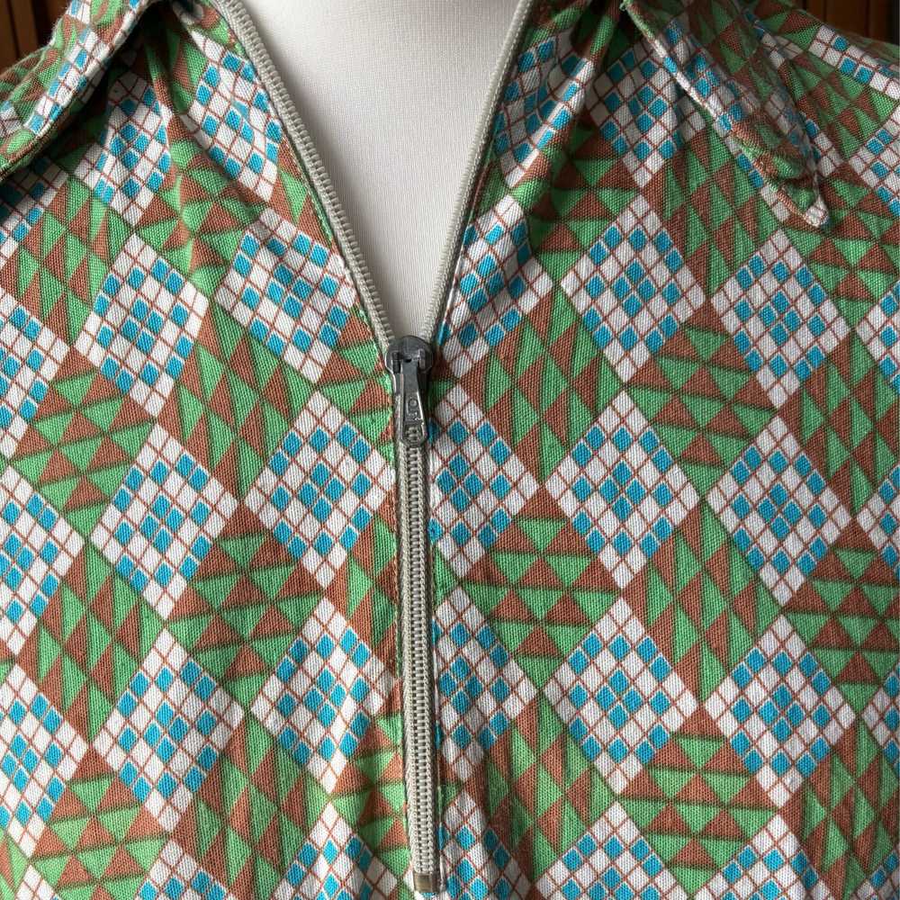 70s Cotton Geometric Print Shirt with Zip - Class… - image 4