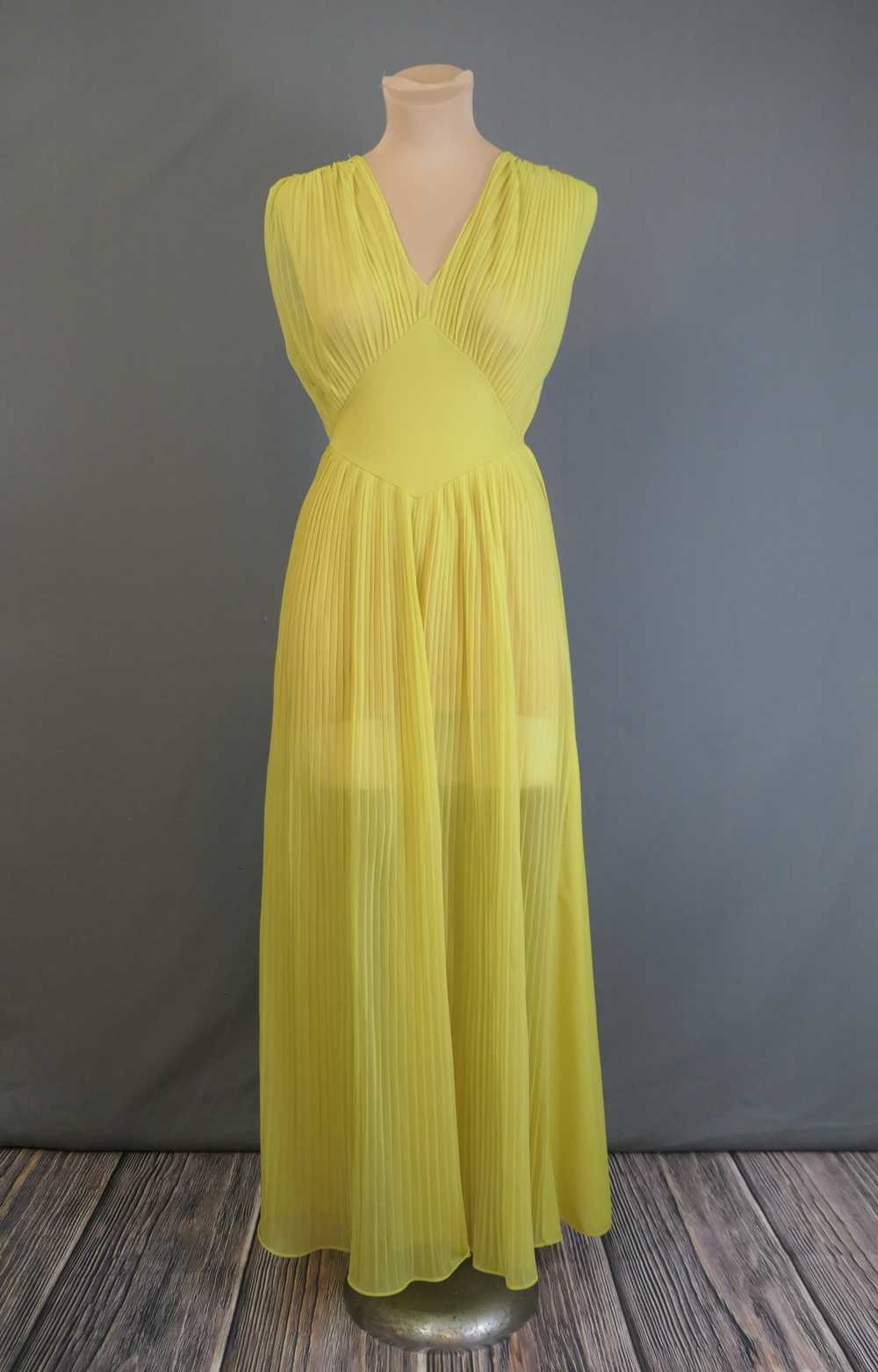 Vintage 1950s Yellow Green Nightgown with Sheer C… - image 2