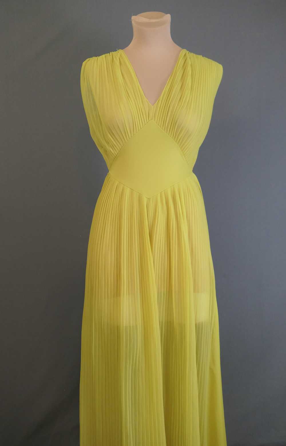 Vintage 1950s Yellow Green Nightgown with Sheer C… - image 3