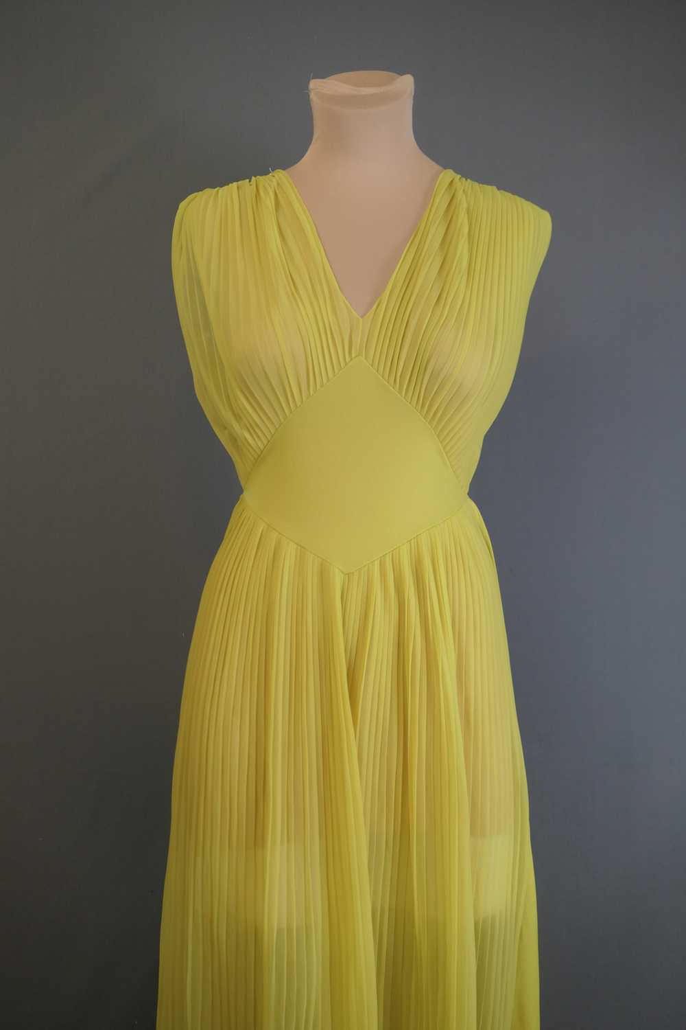 Vintage 1950s Yellow Green Nightgown with Sheer C… - image 4