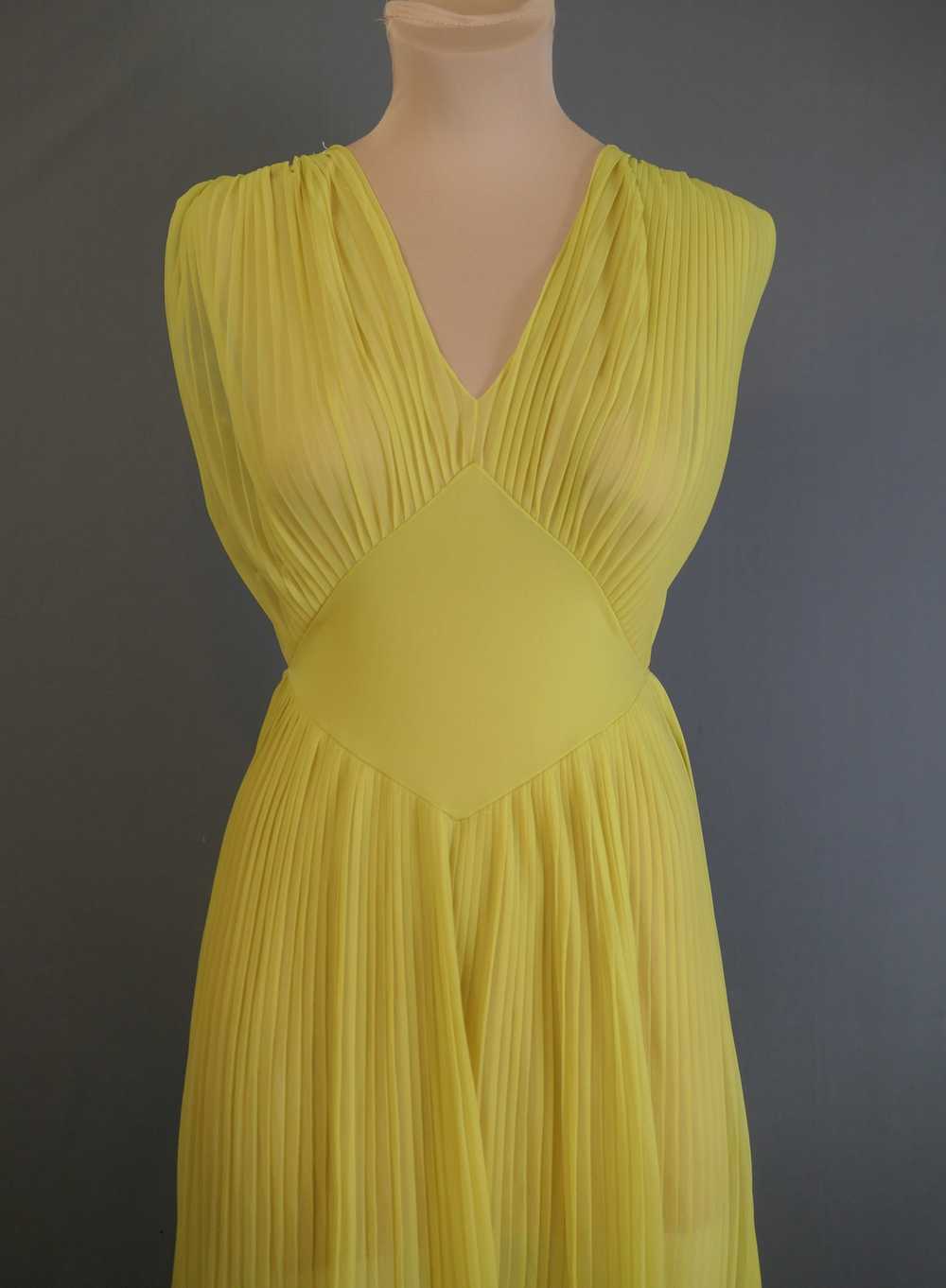 Vintage 1950s Yellow Green Nightgown with Sheer C… - image 6