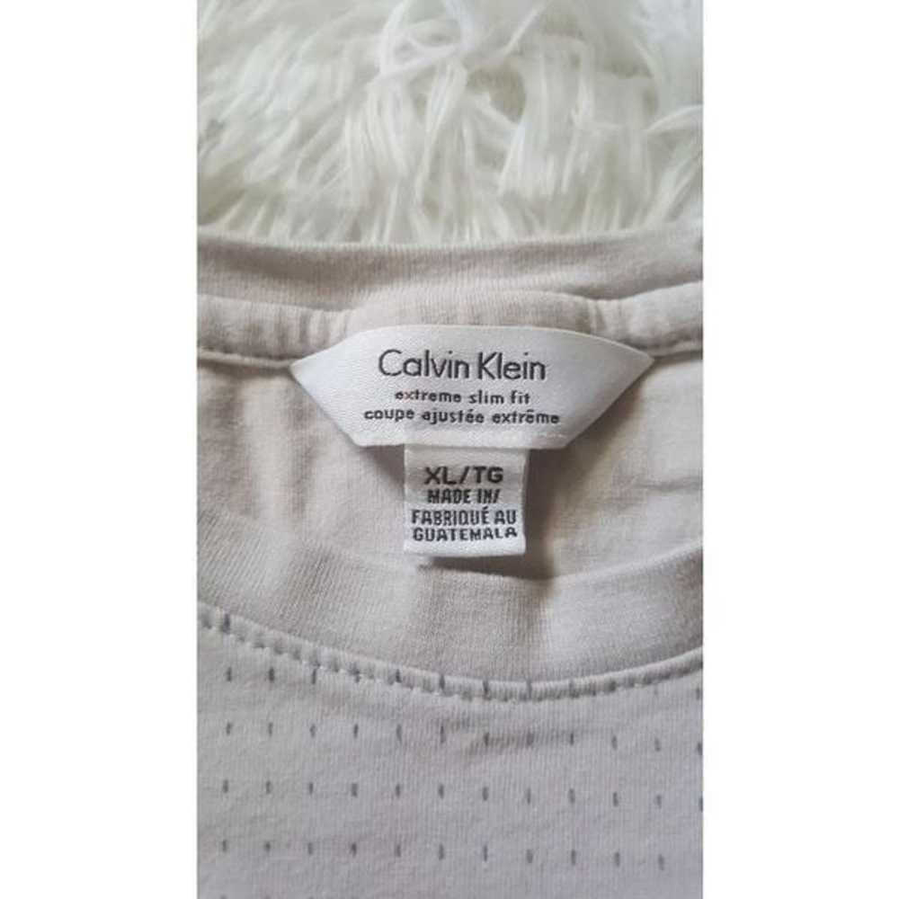 Calvin Klein t-shirt 
Size XL - image 5